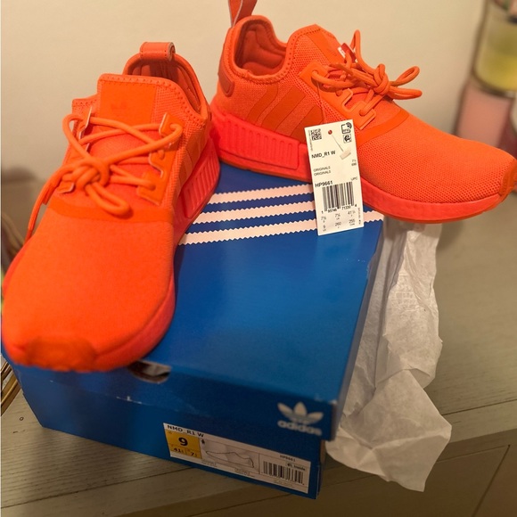 ‼️Price Drop‼️ 🥇 offer being accepted Adidas NMD_R1 Shoes - Picture 3 of 9